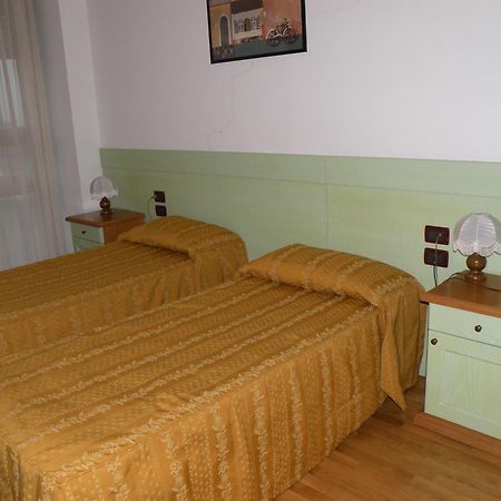 Hotel Ristorante Il Pirata San Vito di Leguzzano Rum bild