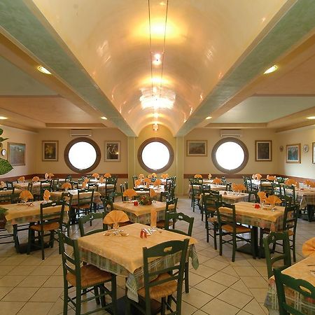 Hotel Ristorante Il Pirata San Vito di Leguzzano Exteriör bild