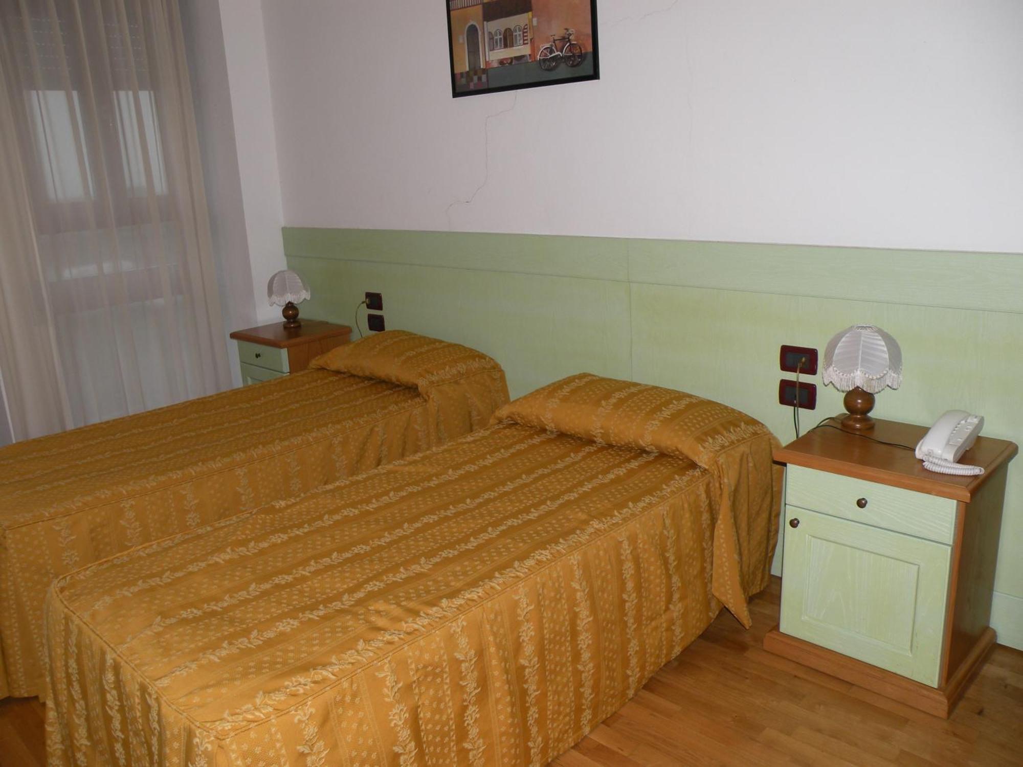 Hotel Ristorante Il Pirata San Vito di Leguzzano Rum bild