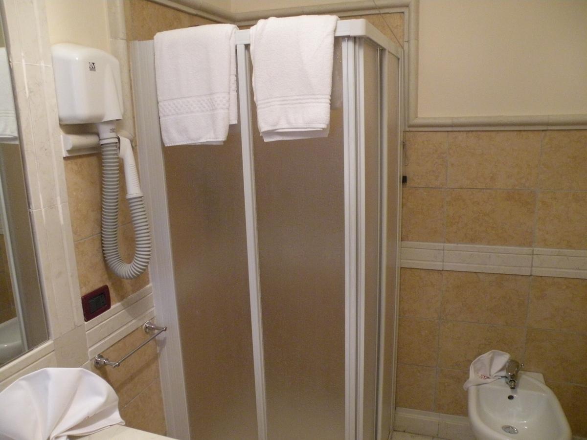 Hotel Ristorante Il Pirata San Vito di Leguzzano Exteriör bild