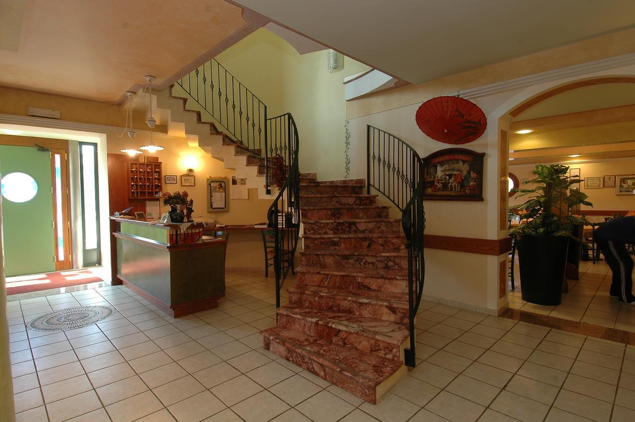 Hotel Ristorante Il Pirata San Vito di Leguzzano Exteriör bild