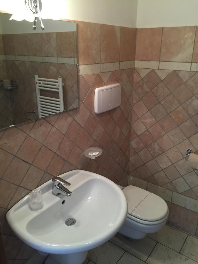 Hotel Ristorante Il Pirata San Vito di Leguzzano Exteriör bild