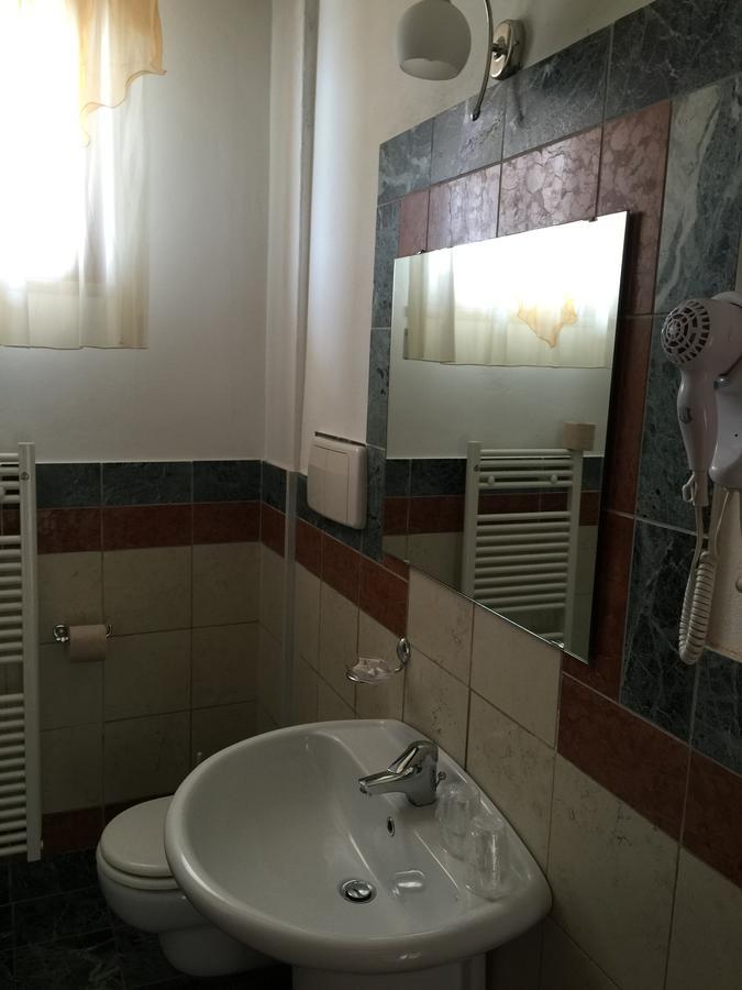 Hotel Ristorante Il Pirata San Vito di Leguzzano Exteriör bild