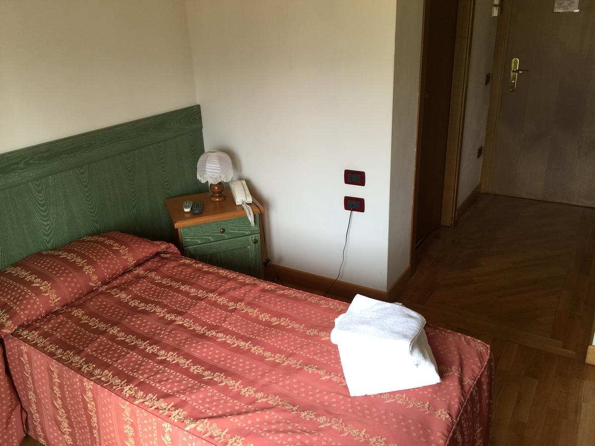 Hotel Ristorante Il Pirata San Vito di Leguzzano Exteriör bild