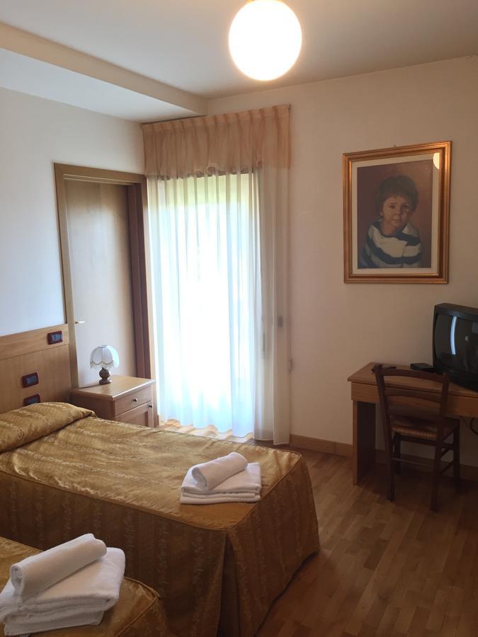 Hotel Ristorante Il Pirata San Vito di Leguzzano Exteriör bild