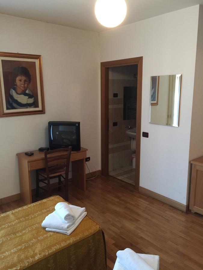 Hotel Ristorante Il Pirata San Vito di Leguzzano Exteriör bild