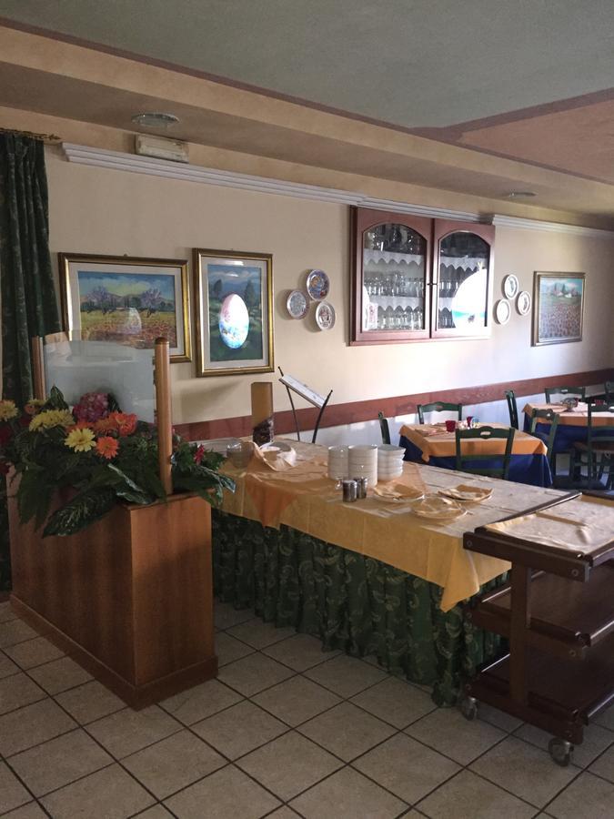Hotel Ristorante Il Pirata San Vito di Leguzzano Exteriör bild